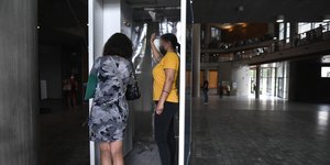 Ο θάλαμος αποστείρωσης στο δημαρχείο Θεσσαλονίκης