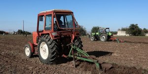 τρακτερ κοκκινο