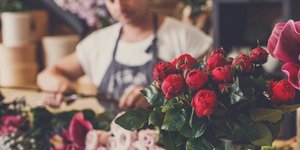 Τριαντάφυλλα σε ανθοπωλείο