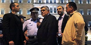 Ο Νίκος Μιχαλολιάκος με ηγετικά στελέχη της Χρυσής Αυγής 