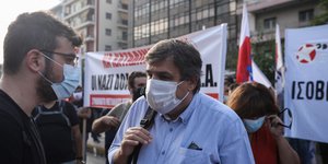 Ο Ανδρέας Ξανθός έξω από το Εφετείο