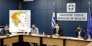 Πιερρακάκης και Χαρδαλιάς παρουσίασαν τον χάρτης υγειονομικής ασφάλειας /ΦΩΤΟΓΡΑΦΙΑ: INTIMENEWS