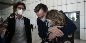 Δίκη Χρυσής Αυγής: Συγκίνηση έξω από το Εφετείο