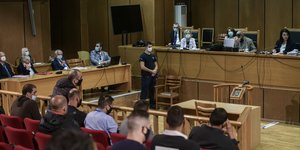 Στιγμιότυπο από τη δίκη της Χρυσής Αυγής