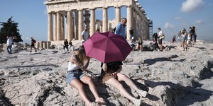 μπορντο ομπρελα ζευγαρι ακρόπολη 