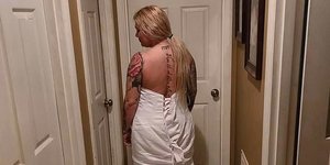 Η 33χρονη φορούσε το νυφικό ανάποδα