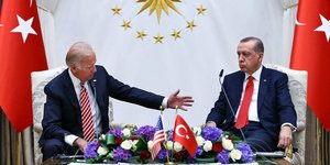 Τζο Μπάιντεν και Ρετζέπ Ταγίπ Ερντογάν σε μια συνάντησή τους το 2016