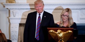 O πρόεδρος των ΗΠΑ, Ντόναλντ Τραμπ κι η πνευματική του σύμβουλος Πόλα Γουάιτ