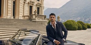 Ο Michele Morrone στην καμπάνια της Guess