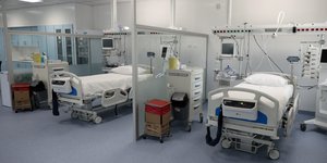 δυο κρεβατια ΜΕΘ 