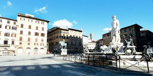 Άδεια η πιάτσα ντε λα Σινιόρα στη Φλωρεντία της Ιταλίας