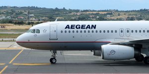 Αεροσκάφος της Aegean στον διάδρομο