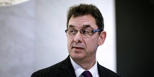 O CEO της Pfizer, Αλβέρτος Μπουρλάς