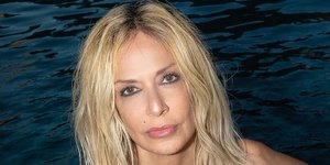 Αννα Βίσση: Ποζάρει με σέξι διάθεση 