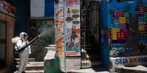 Απολύμανση σε στενάκι στην Βραζιλία