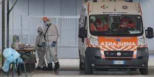 Νοσοκομειακοί υπάλληλοι στη Βρετανία