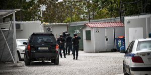 Αστυνομικοί στον Ελαιώνα