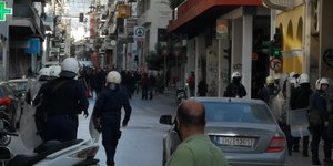 ΜΑΤ και διαδηλωτές στην Πάτρα