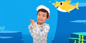 Πλάνο από το βίντεο για το παιδικό τραγούδι «Baby Shark»