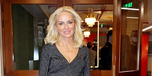 Η Μαρία Μπεκατώρου με ζακέτα