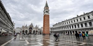 Σχεδόν άδεια η πλατεία Αγίου Μάρκου στη Βενετία