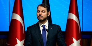 Ο Μπεράτ Αλμπαϊράκ σε συνέντευξη Τύπου