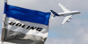 Αεροσκάφος της Boeing στον αέρα