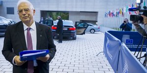 μπορελ με ντοσιε μπλε