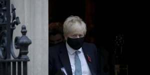 Ο πρωθυπουργός της Βρετανίας, Μπόρις Τζόνσον, από την Ντάουνινγκ Στριτ