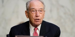 Ο Τσακ Γκράσλεϊ