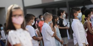Δημοτικά σχολεία μαθητές με μάσκες