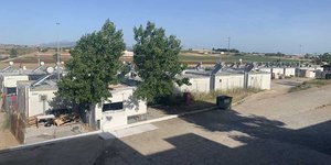Η δομή φιλοξενίας μεταναστών στην Θήβα