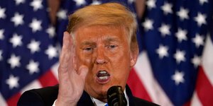 Ντόναλντ Τραμπ κίτρινο μαλλί