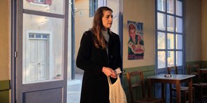 Η Ελένη (Μαρία Κίτσου) έφτασε στο Διαφάνι έπειτα από 6 χρόνια στη φυλακή στα επόμενα επεισόδια στις «Άγριες Μέλισσες»