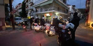 Θεσσαλονίκη: Νεαροί χτύπησαν αστυνομικούς που πήγαν να τους ελέγξουν -Ενας τραυματίας