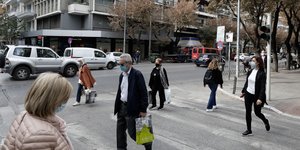 επίδομα κόσμος με μάσκες