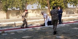 Εικόνες σε κοιμητήριο στη Σαουδική Αραβία μετά την έκρηξη χειροβομβίδας