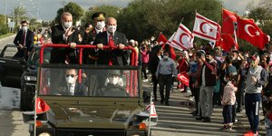 Τατάρ και Ερντογάν σε στρατιωτικό αυτοκίνητο