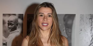 H Ερρικα Πρεζεράκου με πράσινη jumpsuit