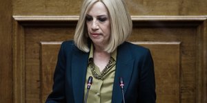 Γεννηματά πρασινο πουκαμισο μπλε σακακι