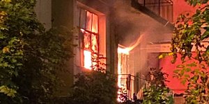 Φωτιά σε εγκαταλελειμμένο κοντά στο Δημαρχείο Αθηνών