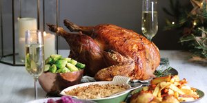 Γαλοπούλα σε τραπέζι