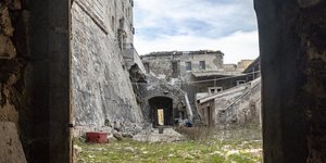 γκρεμισμενο μοναστηρι