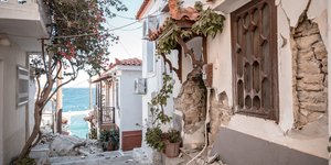 γκρεμισμενα θεα θαλασσα