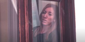 γυναικα παραθυρο 