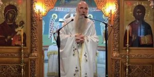 ιερεας μικρόφωνο