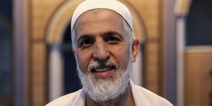 Ο Μοχάμεντ Ζακί, ο πρώτος επίσημος ιμάμης στην Ελλάδα στο τζαμί του Βοτανικού