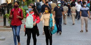 Γυναίκες με μάσκες στην Ινδία