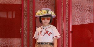 Influncer ετών 9 με καπέλο