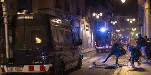 Βίαια επεισόδια ξέσπασαν στην Βαρκελώνη μετά την ανακοίνωση του νέου lockdown